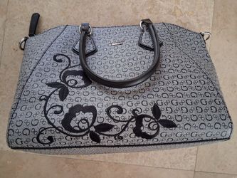 Beautiful classic Guess handbag with embroidered flowers