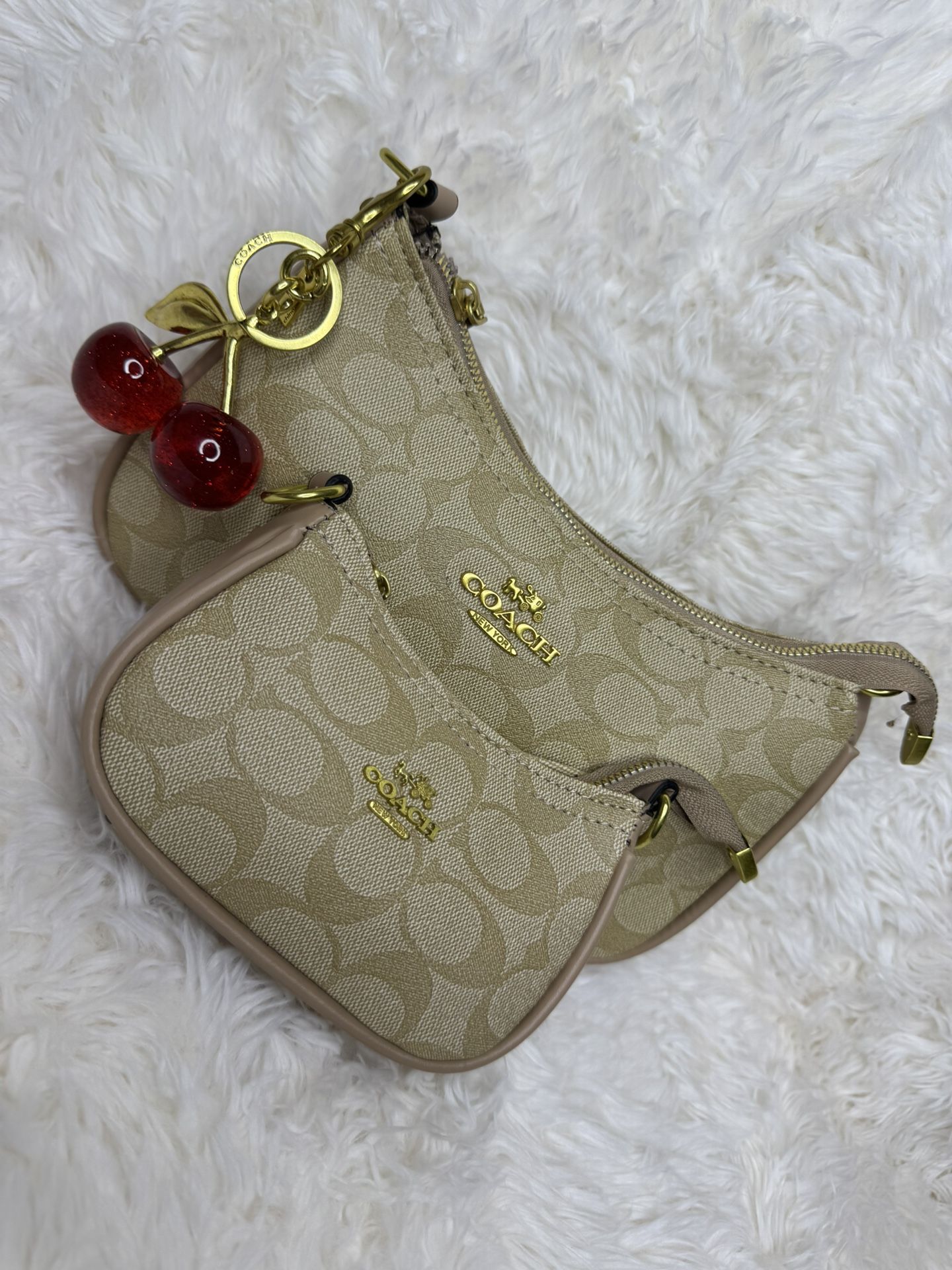 coach set with coach cherry