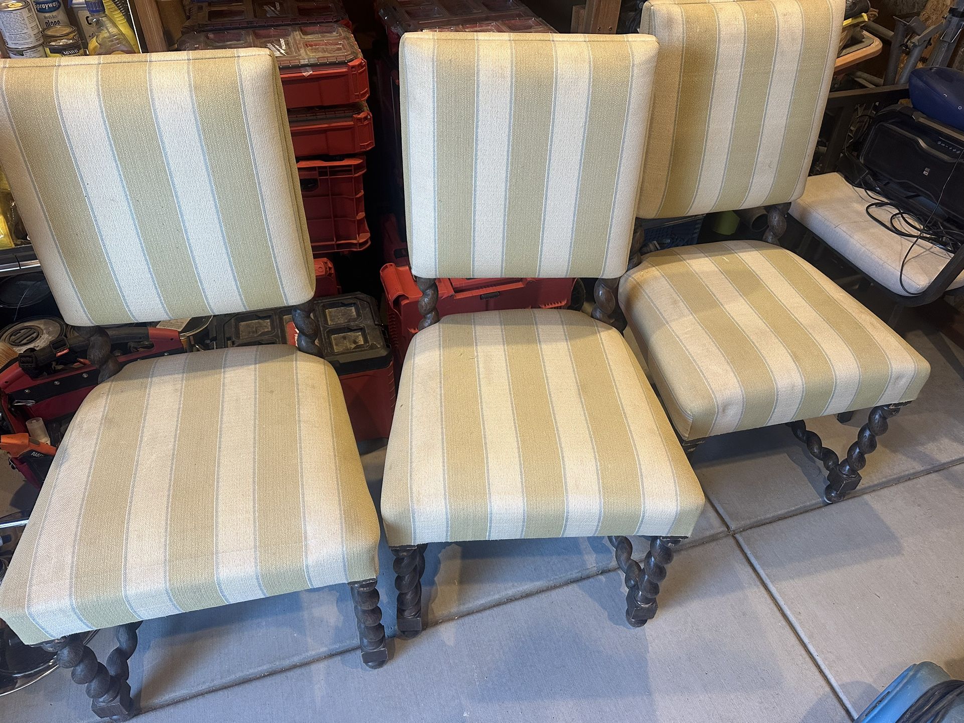 4 Dining Chairs Nice Wood Only One Has Upholstery Damage