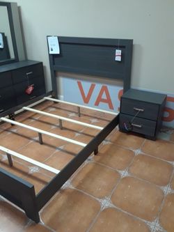 4 piece queen bedroom set queen bed frame dresser mirror and nightstand On promotional sale