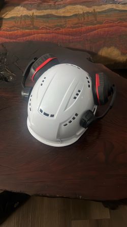 Milwaukee hard hat