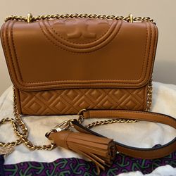 Authentic Tory Burch Leather Fleming Purse. NWT. 