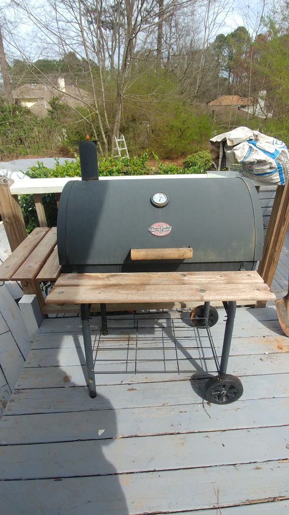 BBQ charcoal grill