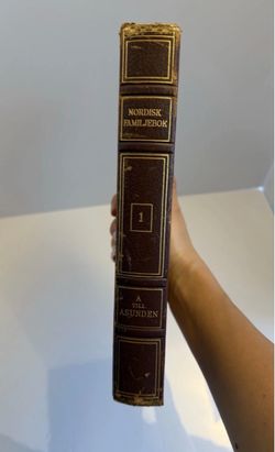 Nordisk familjebok Vol. 1: A–Asunden, vintage leather-bound Swedish encyclopedia