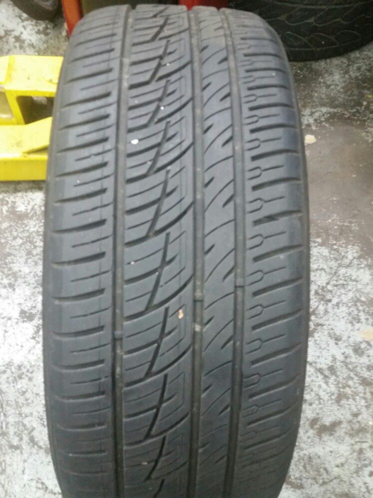 1 Used Tire 255-30-24 Delinte