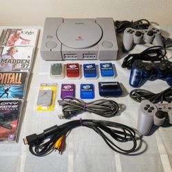 **PlayStation (PS1) - 3 Controllers - 5 games - 7 Mem. Cards - VMEM - GREAT CONDITION