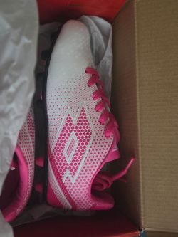 Lotto Girls’ Soccer Cleats – Pink & White – Size 12 – Brand NewBrand new Lotto Spectrum Elite soccer cleats in a cute pink and white colorway. 💗⚽
Gir
