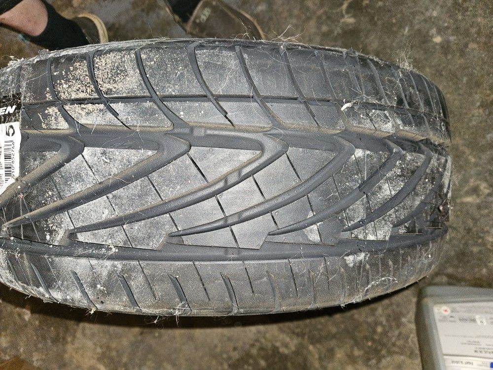 Nitto 215 45 R 17