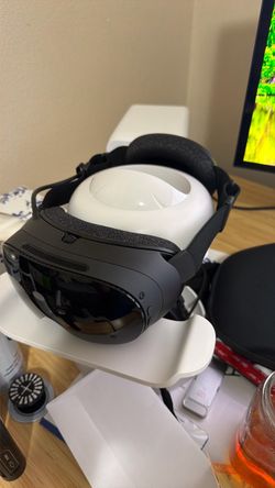 Steam frame 1tb + ergo kit + charger $1550