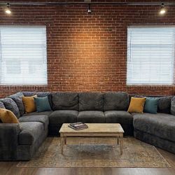 Huge Gray Mammoth Sectional-Like New-FREE DELIVERY 🚚 