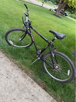 Trek Mountain Track 830 18” Mountain Bike in good shape with 26” tires!