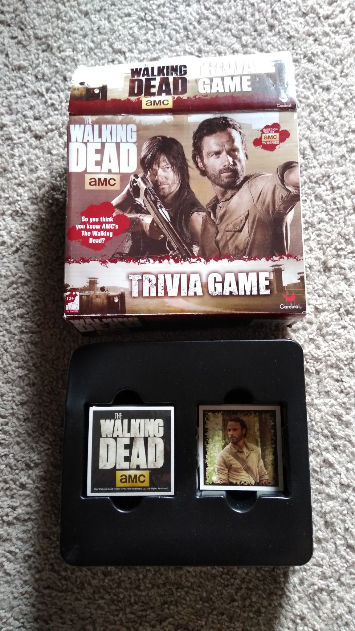 The Walking Dead Trivia Game ( excellent condition )
