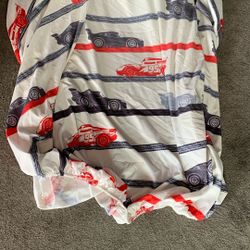 DISNEY CARS TWIN SHEET SET FITTED SHEET,SHEET,PILLO CASE AND COMFORTER COLOR RED WITH DISNEY CAR PRINTED AND THE OTHER SIDE COLOR BLACK 