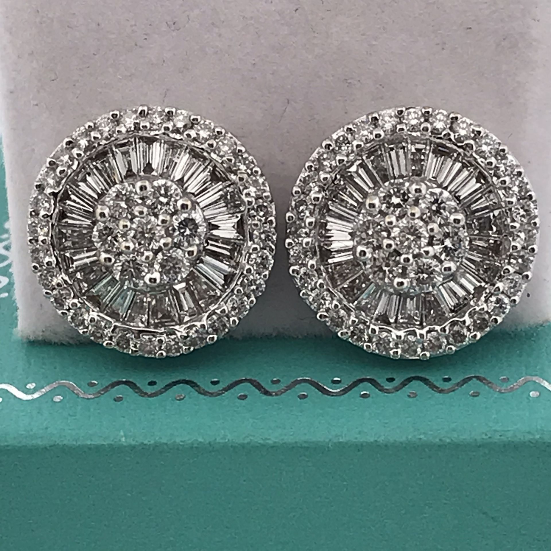 18k white gold ct Diamond earring 15.5mm long Earrings