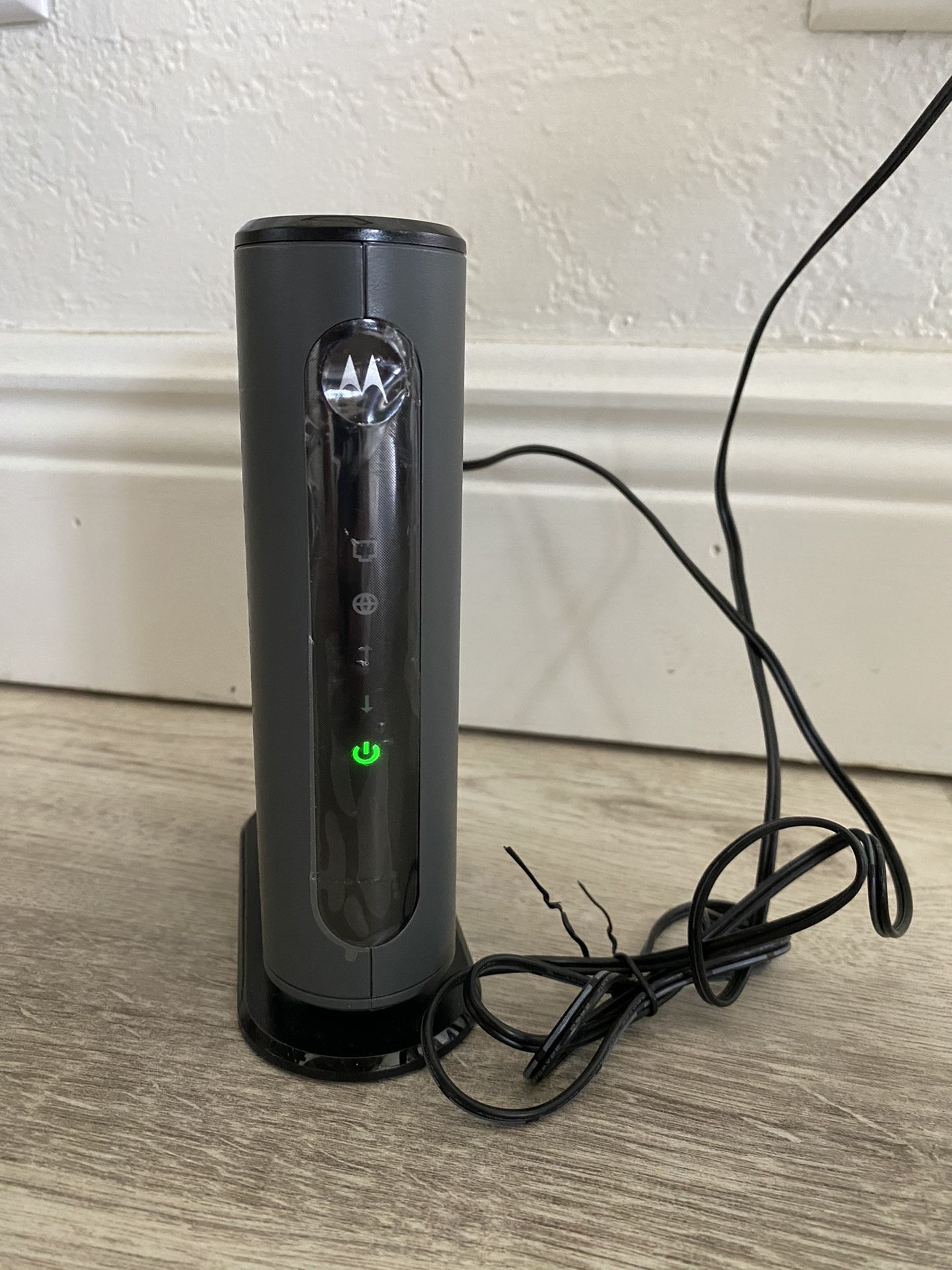 MOTOROLA 16x4 Cable Modem, Model MB7420, 686 Mbps DOCSIS 3.0, Certified by Comcast XFINITY, Charter Spectrum, Time Warner Cable, Cox, BrightHouse, and