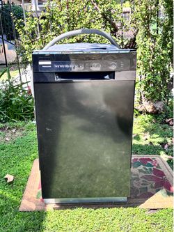 Frigidaire 18" built-in compact dishwasher in black
