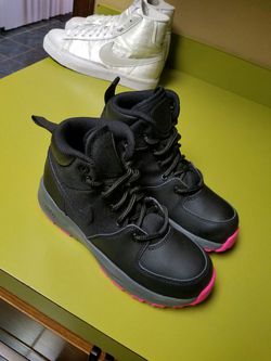 girs nike acg boots size 1y new