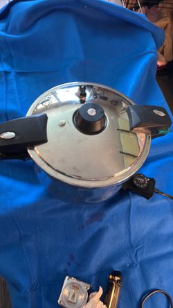 Wolfgang Puck Electric pressure cooker 7.5 Qts