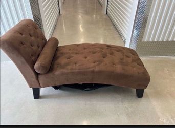 CONTEMPORARY LONGE CHAIR SOFA FOR LIVING ROOM OR BEDROOM CHECK THE PHOTOS FROM STORAGE UNIT $130