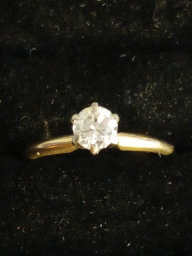 14 Karat Gold Diamond Ring. 0.49 Ct