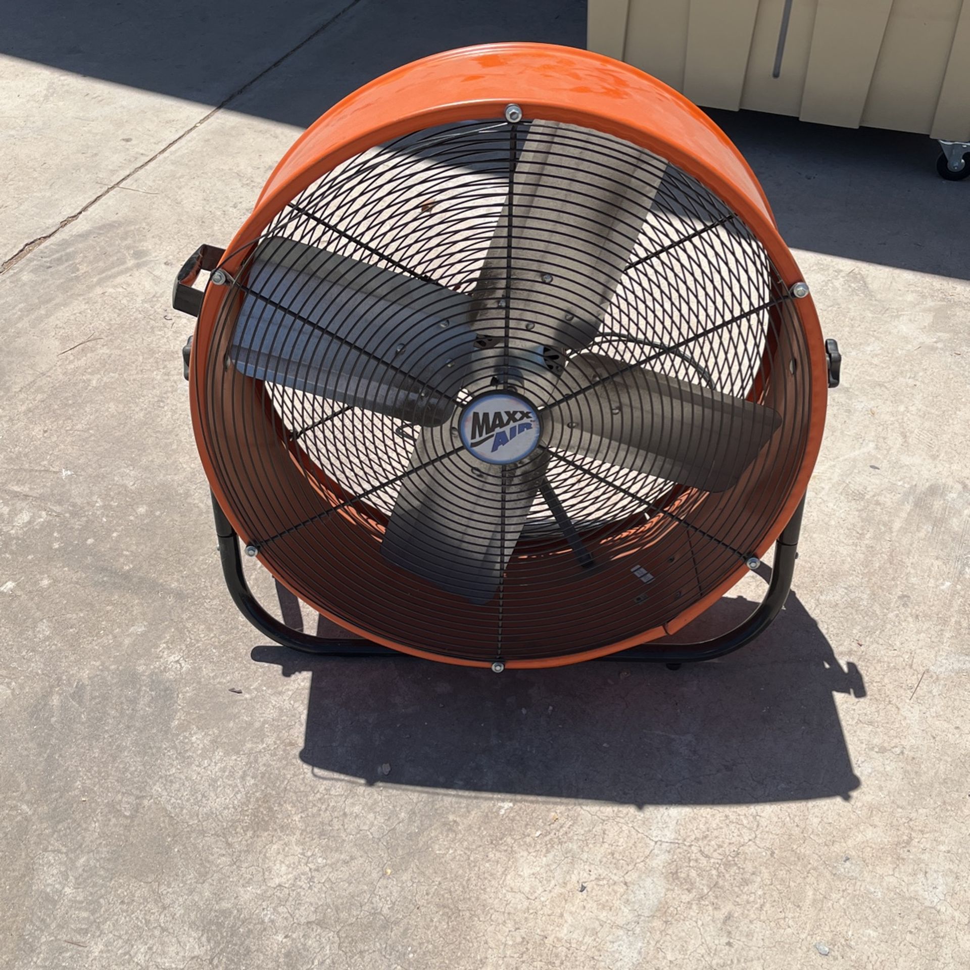 Maxx Air 24 inch heavy duty to speed tilt drum fan