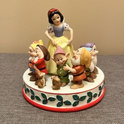 Vintage 1987 Snow White & Seven Dwarfs Figurine Walt Disney. Brand new in the box. Beautiful item. Made in Japan