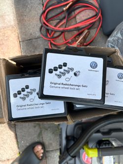 VW  Genuine Wheel Lock set