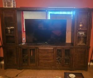 SOLID WOOD ENTERTAINMENT CENTER