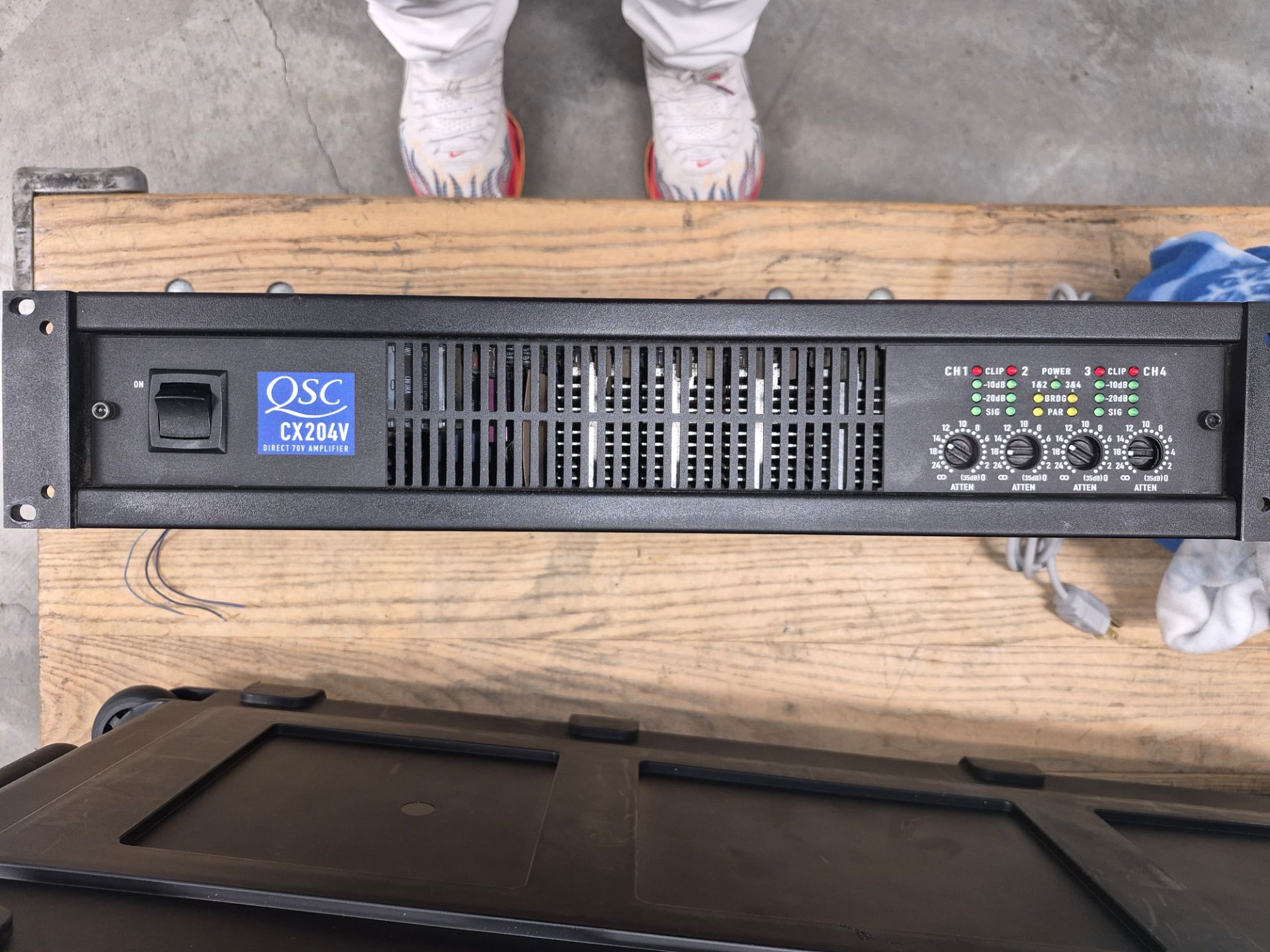 QSC CX204V PRO AMPLIFIER