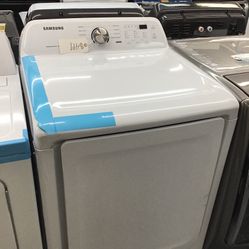 New Scratch And Dent Samsung Dryer. 1 year Warranty 