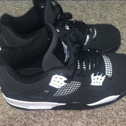 white thunder 4s