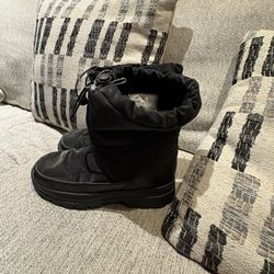 Kids Black Snow Boots Size 1y