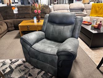 Manual recliner chair! $399 💙📦