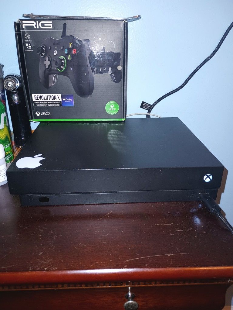 XBOX ONE X 1TB BUNDLE (REDUCED)