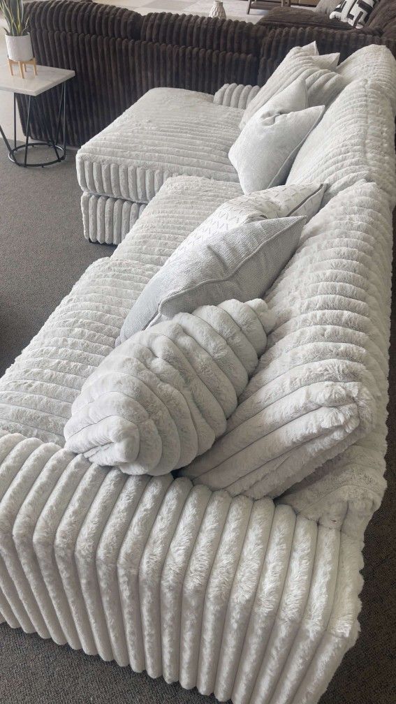 💯comfortable// Luxury// Brand New Sectional  With Chaise Couch 