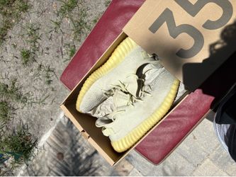 Yeezy Boost 350 V2 Butters size 10.5