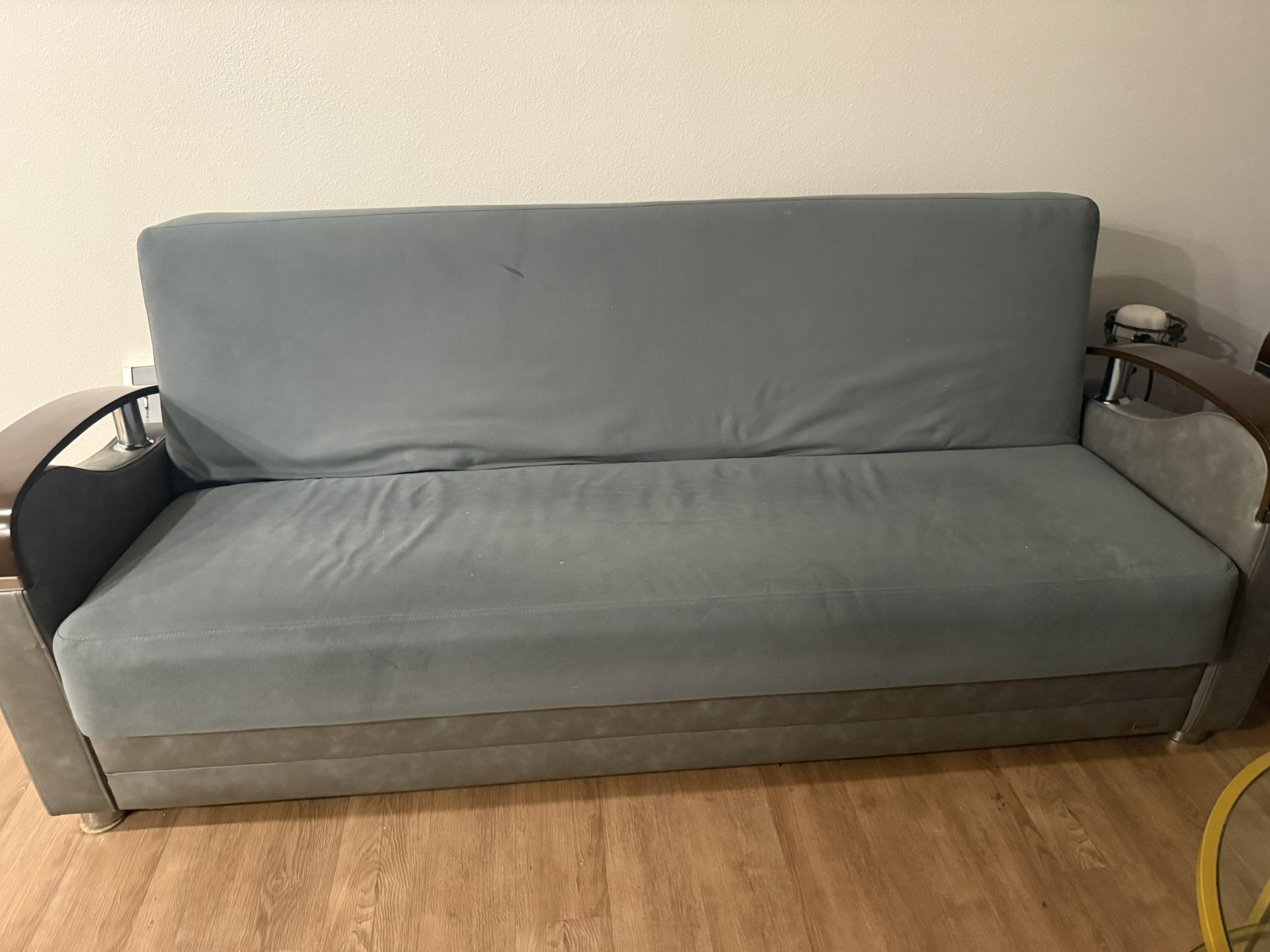 Free Sofas With Storage 