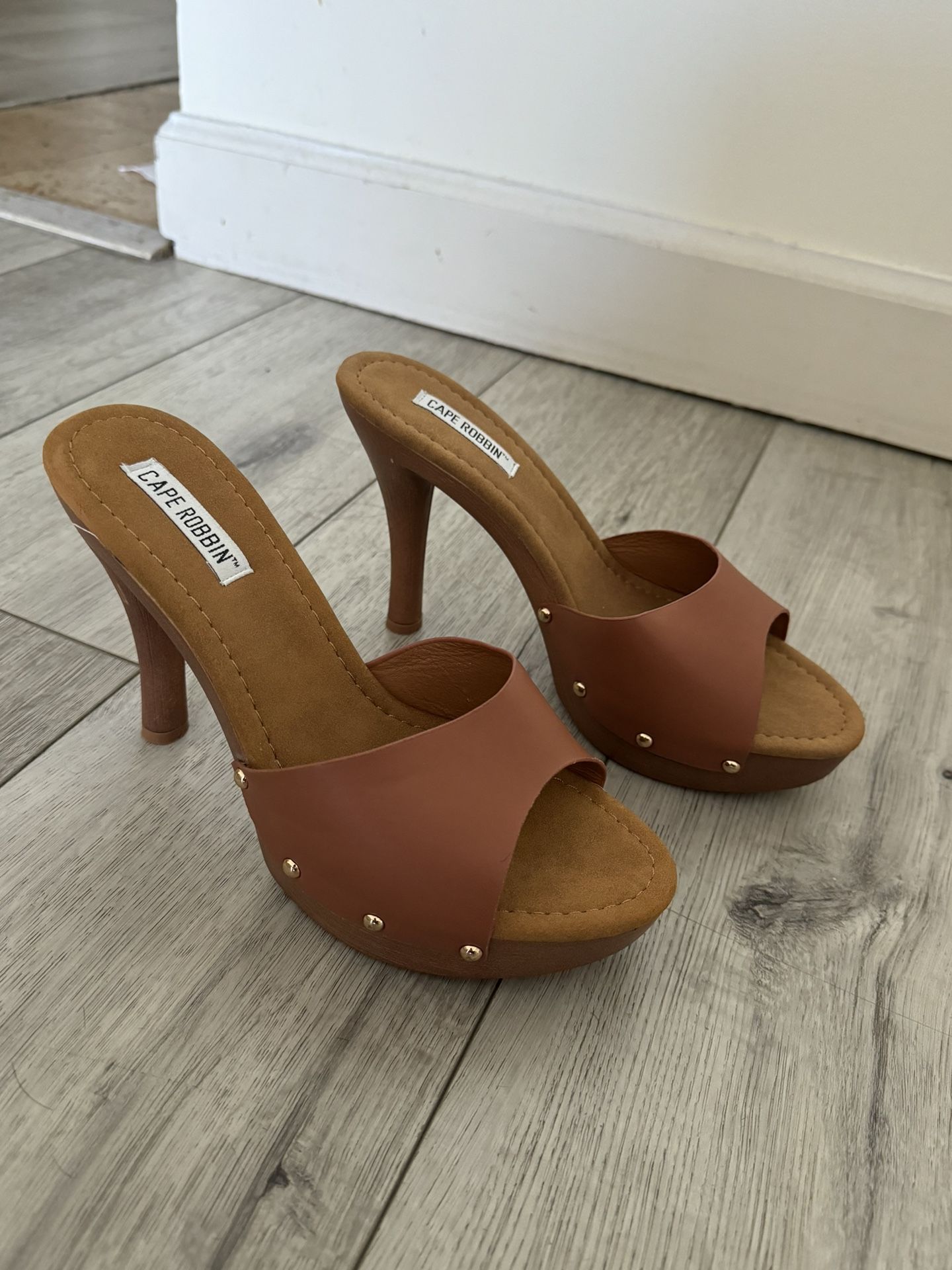 Cape Robbin Heels - Size 9 - Brown Slip-On Mules