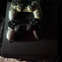 PS4 Slim 