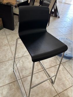 Modern Black Bar Stool – Excellent Condition