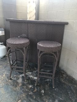 BAR WITH STOOLS $300