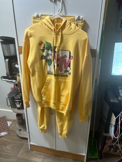 MTV jogger outfit