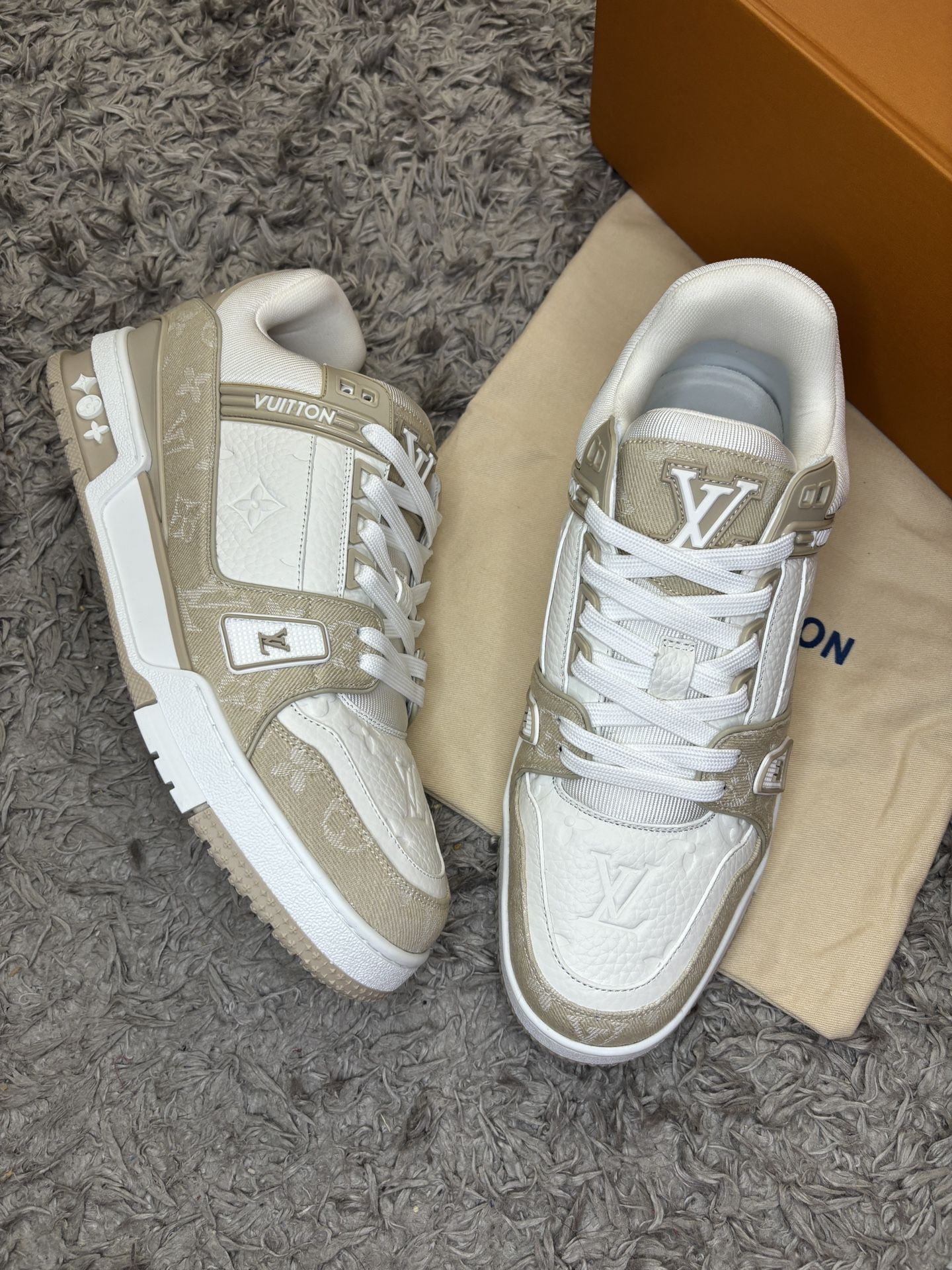 Louis Vuitton Sneakers Size 10