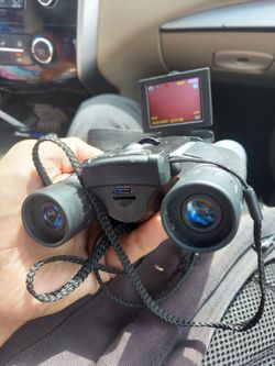 Binoculars with camera