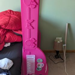 The toddler bed never used the Minnie mouse