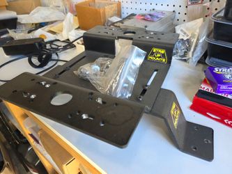 Fish finder mount
