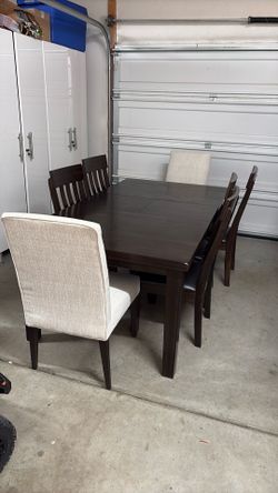 Like new dining table and 7 chairs!