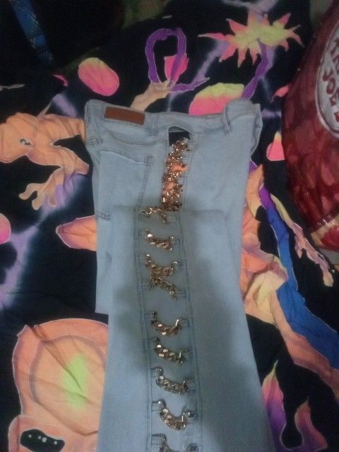Akira, Pants Size 9 (W28), Bleached Jeans W/ Gold Chains