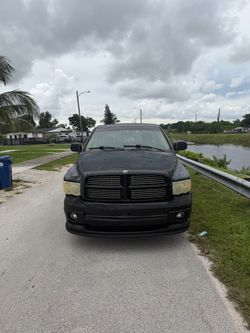 Dodge ram 2003 1500 hemi 5.7 $2,400