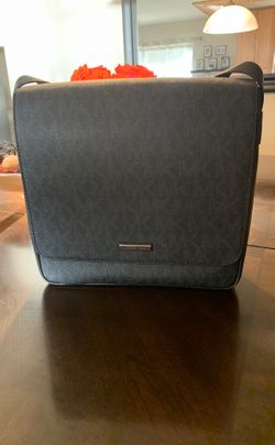 MKORS UNISEX MESSENGER BAG